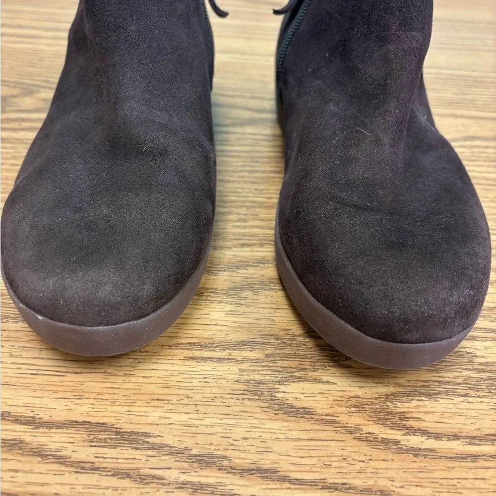 Stylish Brown Light Weight Ankle Boots by Fitflop